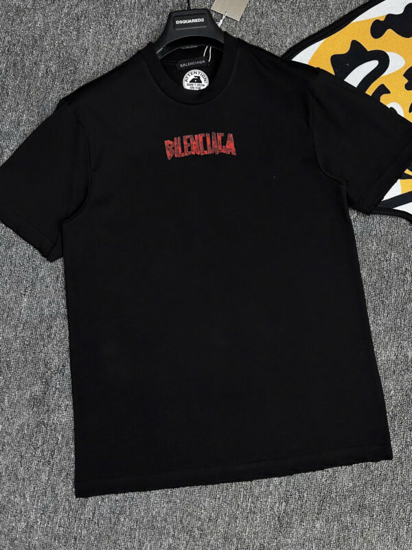 T-shirt BALENCIAGA hoạ tiết in cắt rách - Hình ảnh 5