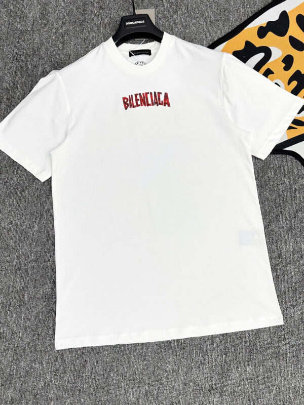 T-shirt BALENCIAGA hoạ tiết in cắt rách
